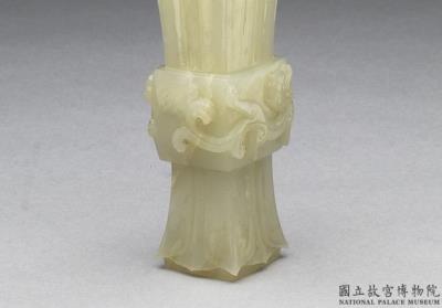 图片[2]-Jade square gu vase, Qing dynasty (1644-1911)-China Archive